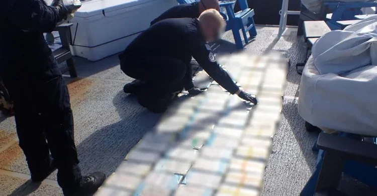 Nuevo golpe al narcotráfico: dos dominicanos y un chino apresados con 489 libras de cocaína rumbo a Puerto Rico