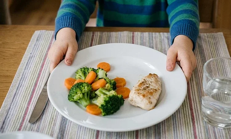Obligar a los niños a limpiar el plato: una práctica que interfiere con su autorregulación alimentaria