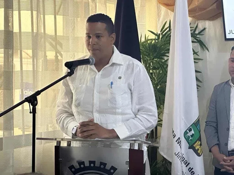 Detienen en La Vega a director distrital por arsenal sin permisos; piden prisión preventiva