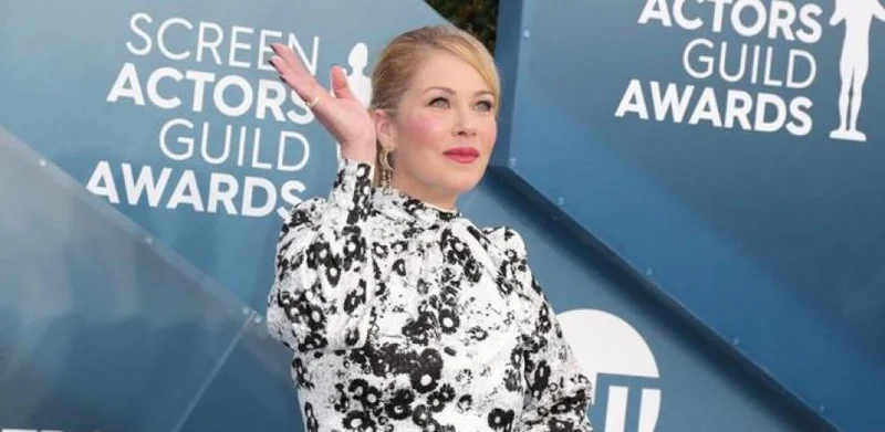 El diagnóstico erróneo de Christina Applegate expone los retos de la esclerosis múltiple