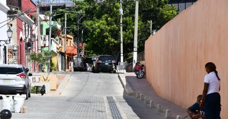 Remodelación en la Zona Colonial: caída del 'muro de la vergüenza' transforma acceso a Santa Bárbara