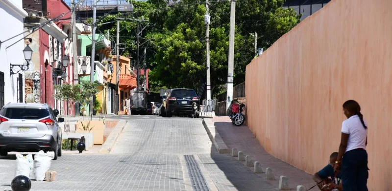 Remodelación en la Zona Colonial: caída del 'muro de la vergüenza' transforma acceso a Santa Bárbara