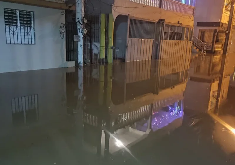 Sistema de lluvias afecta 150 viviendas en Santiago y pone en alerta a 21 demarcaciones del país