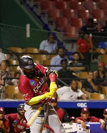 Ozuna iguala marca histórica con 18 jonrones en la LIDOM y guía remontada de Gigantes