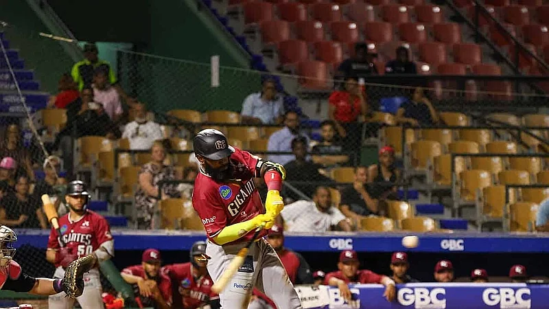 Ozuna iguala marca histórica con 18 jonrones en la LIDOM y guía remontada de Gigantes