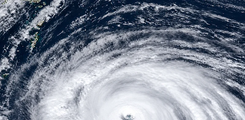 Champi, uno de los ciclones más fuertes del año, se debilita pero Filipinas sigue en alerta