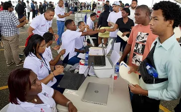 Juventud y empleo: feria reúne 1,300 vacantes y apuesta por la capacitación en IA