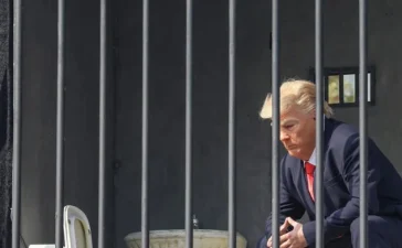 Irán intensifica campaña contra Trump con celda teatral en Teherán