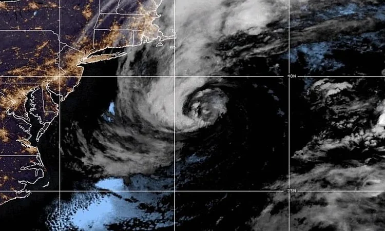 Josephine se fortalece como ciclón extratropical y amenaza con vientos huracanados