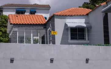 El miedo a la delincuencia rediseña las casas dominicanas: auge de la seguridad privada