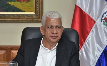 Tensiones internas en el PRM: De los Santos denuncia calificativo de “dictador” en encuentro político