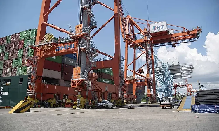 DGA apremia a importadores: dos días para regularizar cargas represadas en puertos o serán subastadas