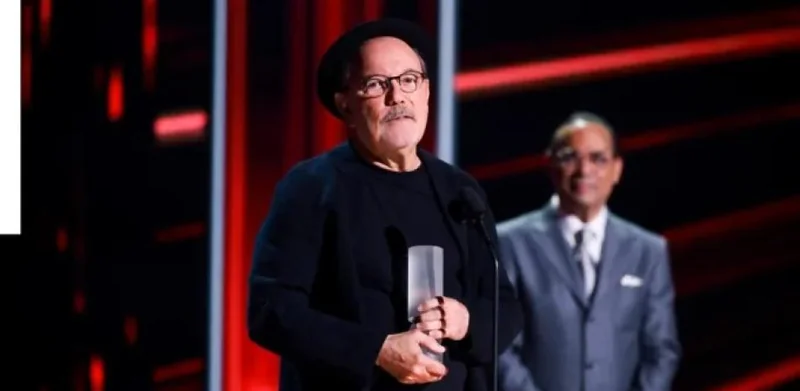 Rubén Blades: “Nadie se hace ícono sin ayuda” al recibir el Premio Billboard Ícono 2026