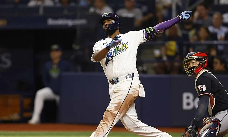 Caminero hace historia con batazo que rompe pantalla y llega a la Serie Mundial