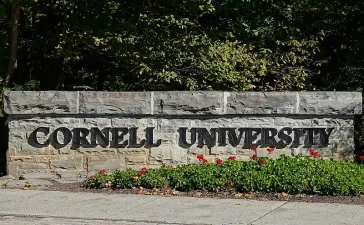 Anonimato protegido: jueza de NY avala seudónimo de denunciante en caso Cornell