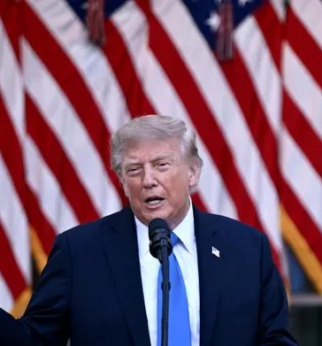 Trump anuncia que buques estadounidenses 'pasarán' por Cuba al regresar de Irán y delega en Rubio