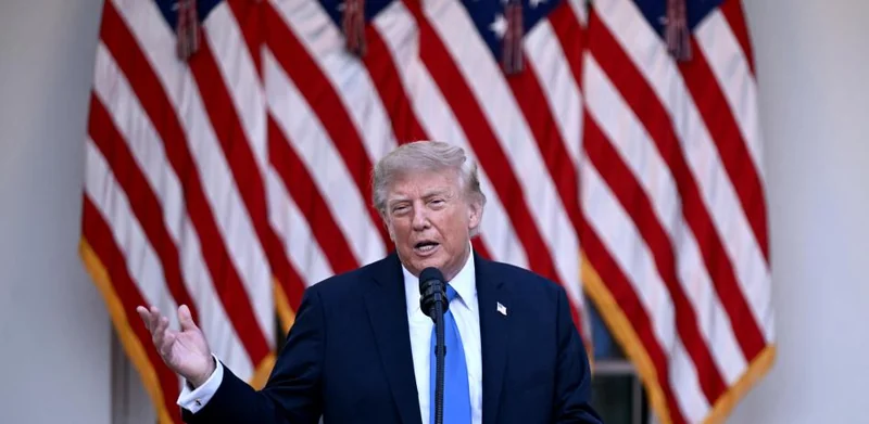 Trump anuncia que buques estadounidenses 'pasarán' por Cuba al regresar de Irán y delega en Rubio