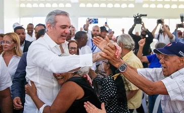 Abinader despliega agenda social y de vivienda en tres demarcaciones y estrena programa de proximidad
