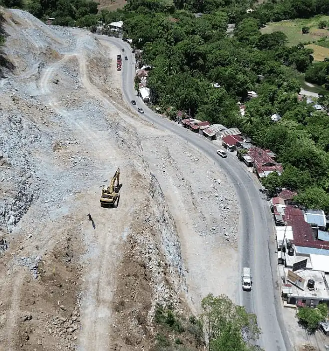 Gobierno acelera liberación de terrenos para modernizar corredor vial Jarabacoa-La Vega