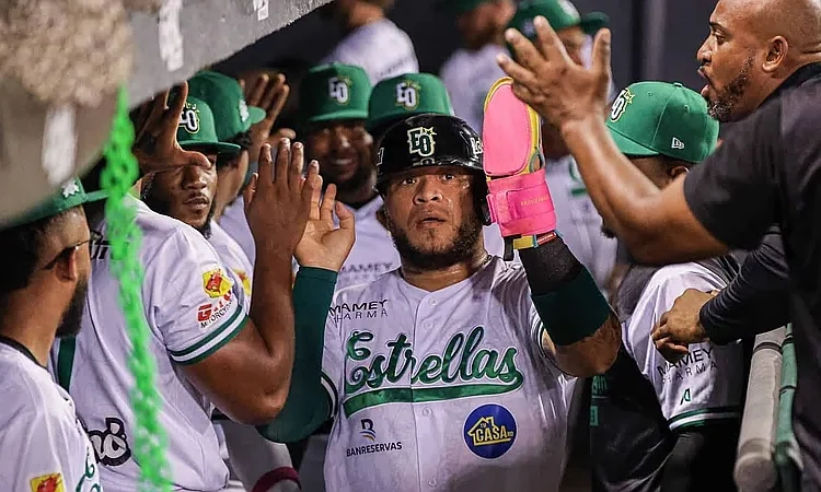 Liceo pierde el paso invicto y empata en la cima tras caer 8-3 ante las Estrellas