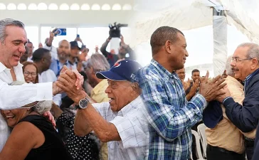 Dos estilos de gobernar en las calles: Abinader y Medina frente a frente