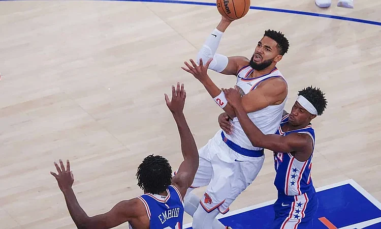 Tatum despierta a los Celtics; Knicks y Heat arrancan 0-2 en la NBA