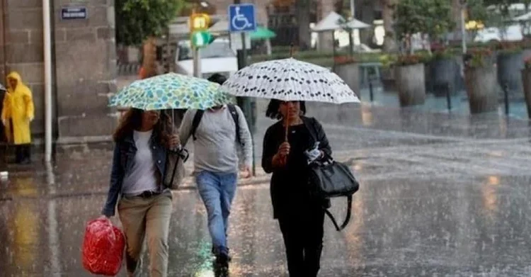 Vaguada y calor diurno reactivan lluvias y tronadas en gran parte del país este sábado