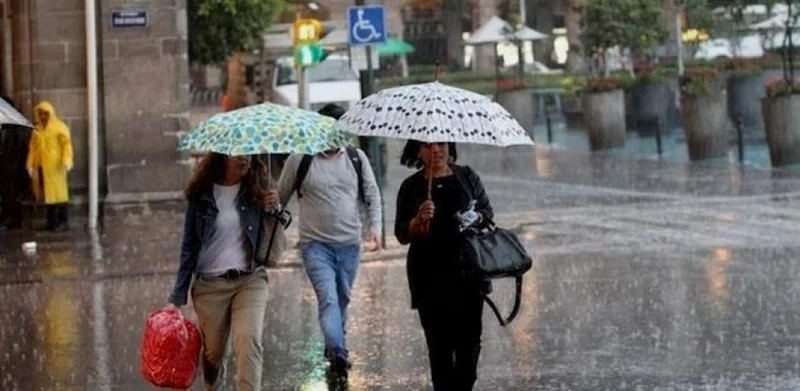 Vaguada y calor diurno reactivan lluvias y tronadas en gran parte del país este sábado