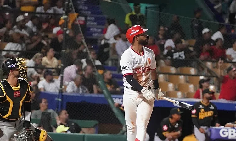 Escogido se apoya en Guzmán y relevo para vencer a Águilas en la LIDOM