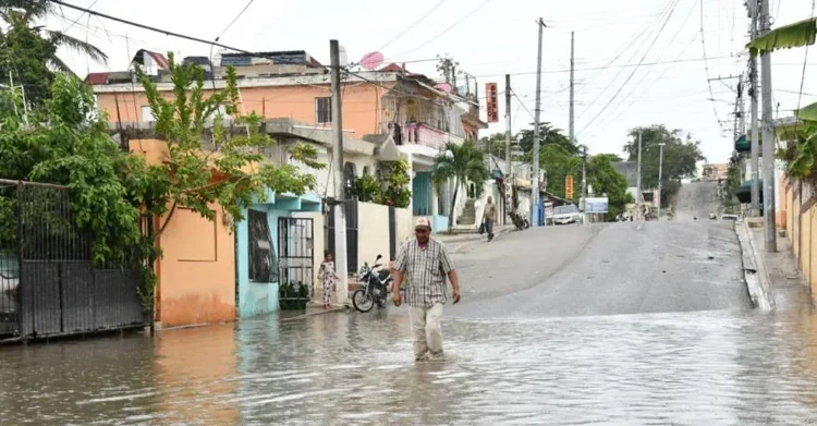 Un año de agua estancada: residentes de Los Frailes II denuncian abandono de la Alcaldía de Santo Domingo Este