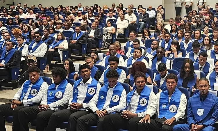 CENAPEC suma 874 nuevos bachilleres y consolida 54 años de educación a distancia en República Dominicana