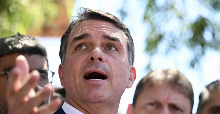 La dinastía Bolsonaro: Flávio promete el regreso de Jair al poder en Brasil