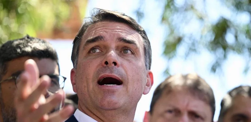 La dinastía Bolsonaro: Flávio promete el regreso de Jair al poder en Brasil