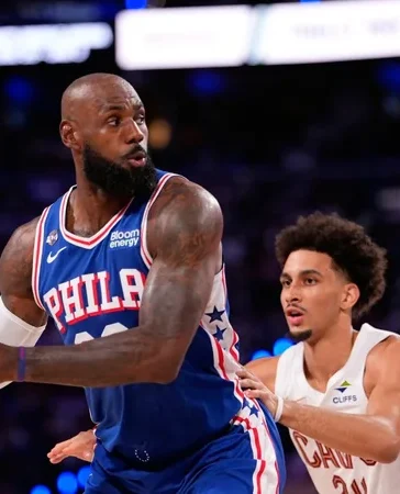 Lebrón James causa baja por lesión lumbar en el arranque de los Sixers