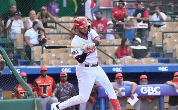 Jonathan Guzmán impulsa la victoria de los Leones sobre los Toros en un duelo de pitcheo