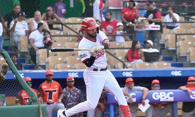 Jonathan Guzmán impulsa la victoria de los Leones sobre los Toros en un duelo de pitcheo