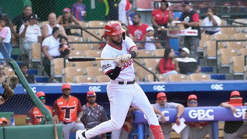 Jonathan Guzmán impulsa la victoria de los Leones sobre los Toros en un duelo de pitcheo