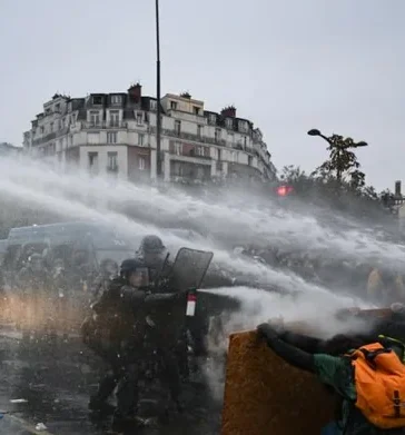 Francia intensifica seguridad: casi 1,000 detenidos en protestas y promete más arrestos