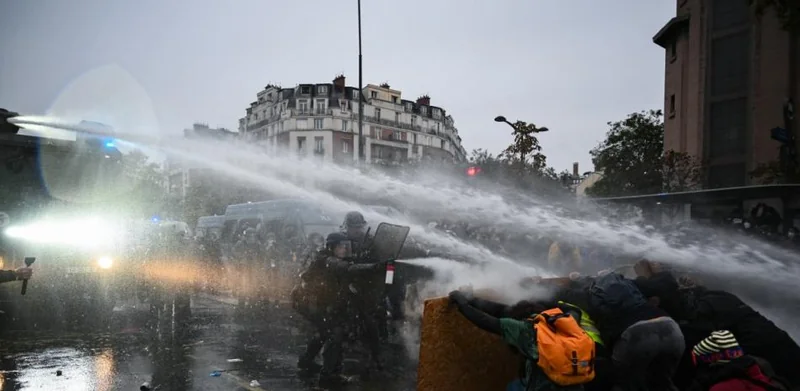 Francia intensifica seguridad: casi 1,000 detenidos en protestas y promete más arrestos