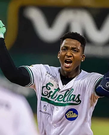 Luciano y las Estrellas ganan batalla de 23 carreras a los Gigantes en la LIDOM