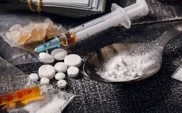 Condenan a 8 años dos hombres por tráfico internacional de drogas y lavado en caso que decomisa bienes al Estado
