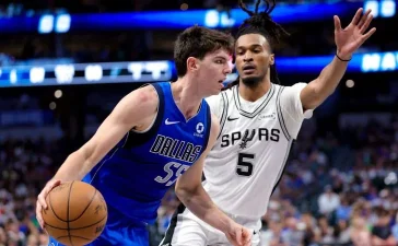 De Larrea irrumpe en la NBA con 21 puntos y deja su huella en el derbi texano