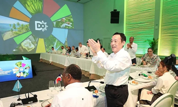 RD comparte con la FAO su modelo de turismo que alimenta la producción local
