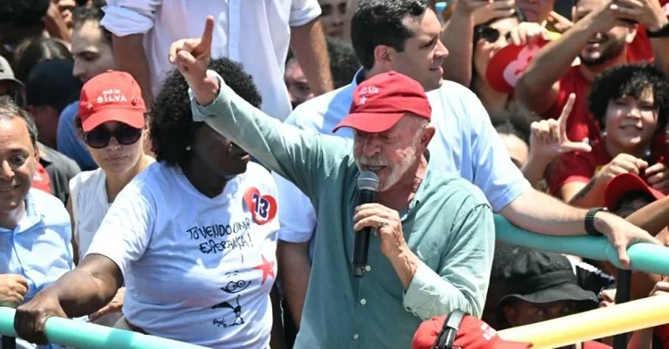 Brasil: Lula supera por estrecho margen a Flávio Bolsonaro en unos comicios marcados por la incertidumbre