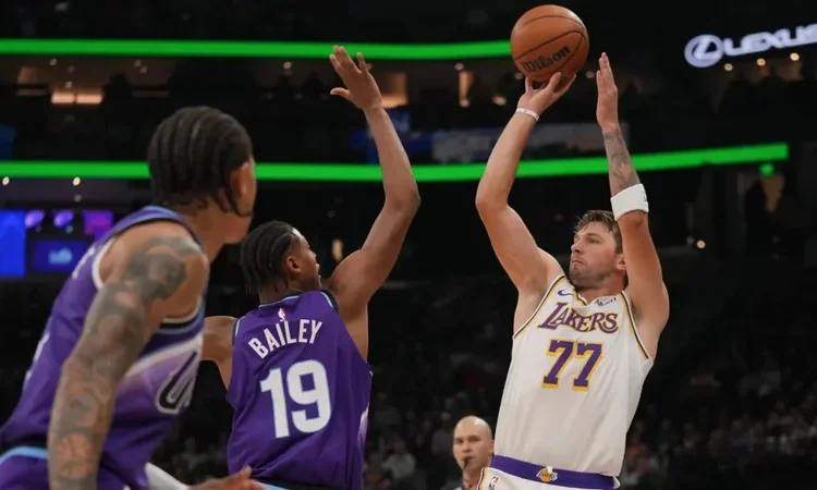 Doncic hace historia con 52 puntos y los Lakers remontan ante los Jazz