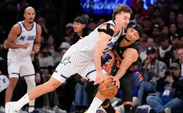Magia sorprenden a Knicks y los hunden en un histórico 0-3