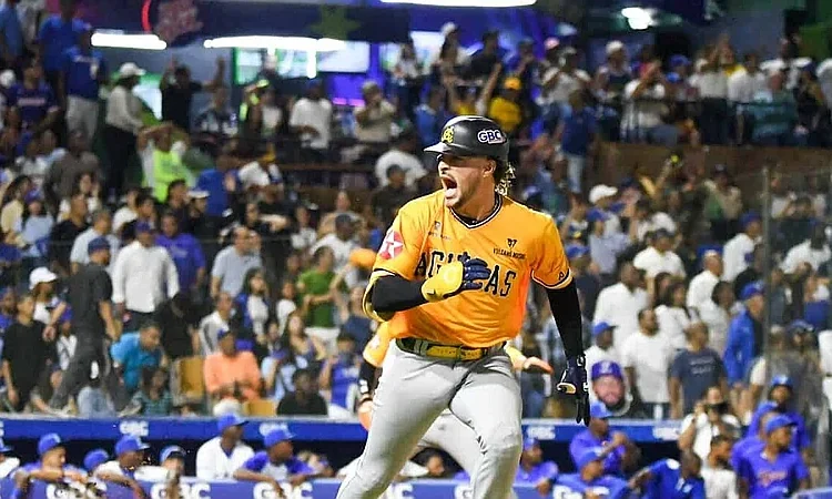 Águilas Cibaeñas remontan ante Tigres del Licey en un duelo de rivalidad que define tendencias en la Lidom