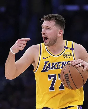 Doncic hace historia con 52 puntos y los Lakers dominan el Oeste con 3-0