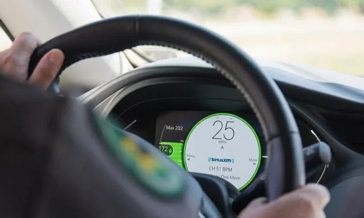 Nueva York aplicaría limitadores de velocidad a reincidentes: una tendencia de control vial que mira a los dominicanos