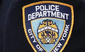 Agente policial de origen dominicano arrestado en Nueva York por interferir en control de tráfico